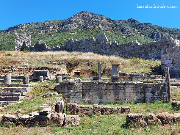 Descubren un antiguo templo en las montañas de Mesenia