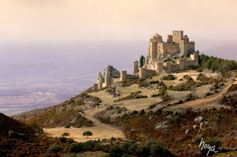 El majestuoso castillo románico de Loarre: historia, arquitectura y leyendas