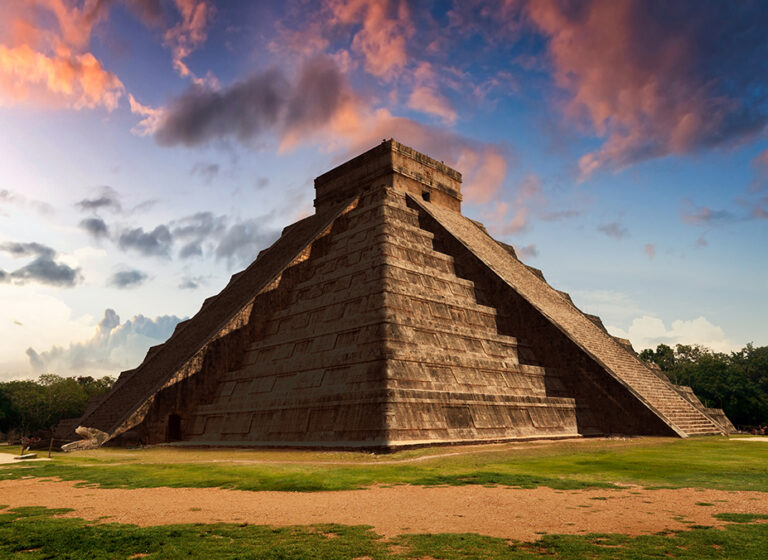 El Templo de Kukulcán: Misterio y Grandeza en la Cultura Maya