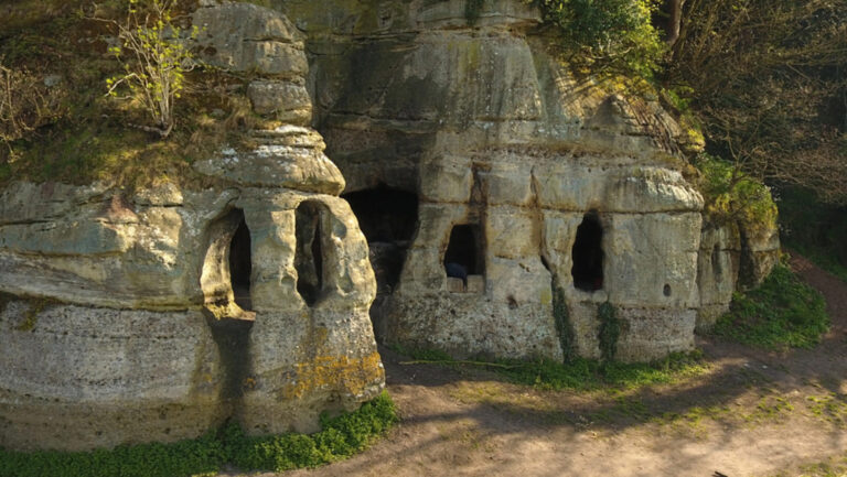Hallan hogar real en Casas Cueva de Derbyshire