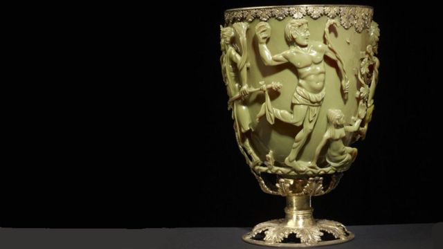 La copa de Licurgo en vitrales: un mensaje oculto en la historia