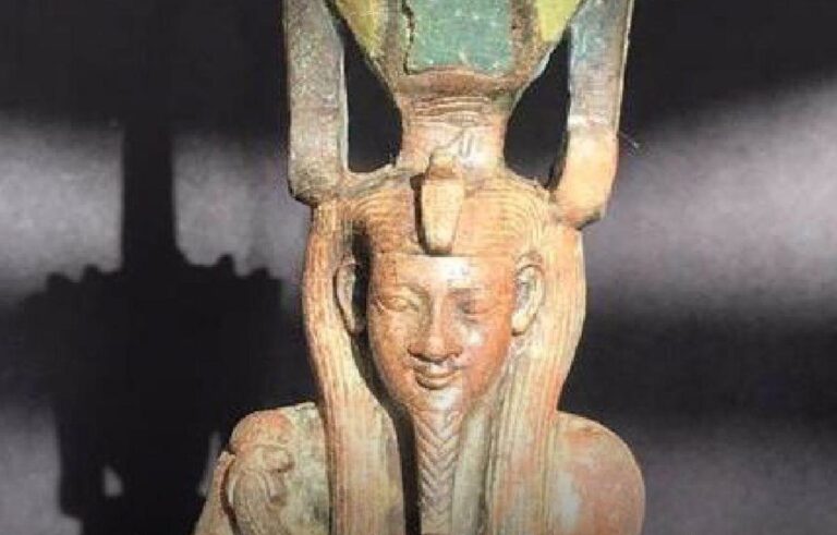 La Estatua de Bronce de Nefertum: Descubrimiento y Significado