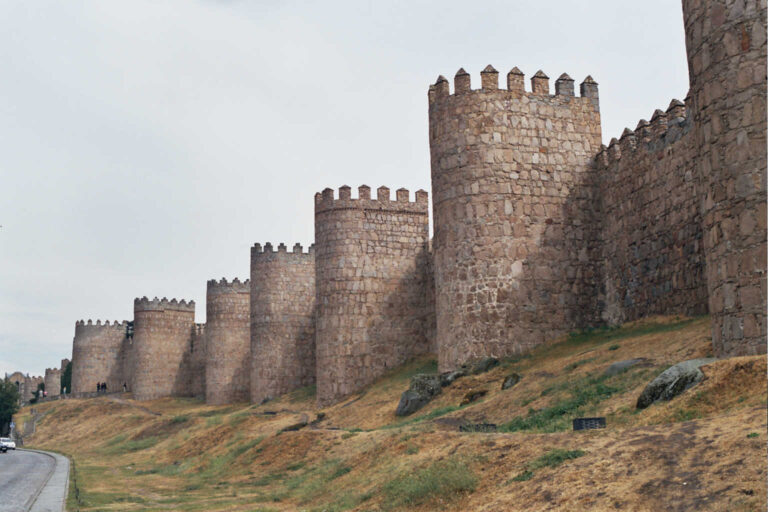 La Muralla de Ávila: Un Legado Impenetrable